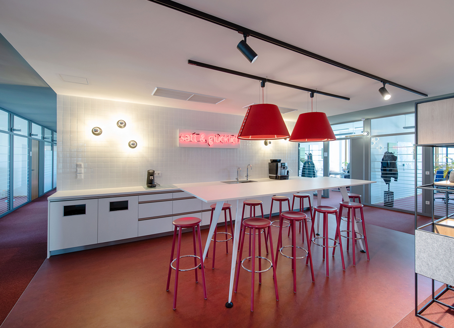 n-vier architekten, interior design Berlin-Marzahn, renovation, tea kitchen, team area, acoustics, lighting design